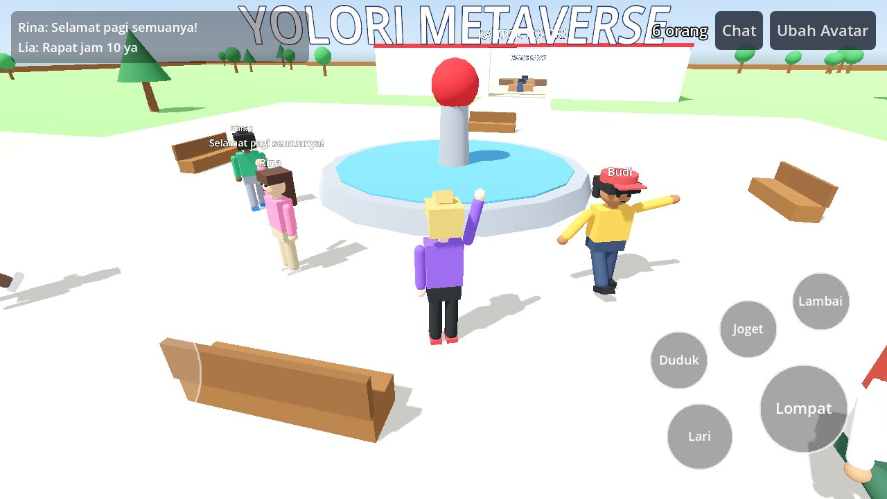 Tampilan aplikasi di HP: beberapa avatar berkumpul di alun-alun dekat kolam, ada pesan chat di atas kepala, joystick di kiri dan tombol Lompat, Lari, Lambai, Joget, Duduk di kanan.